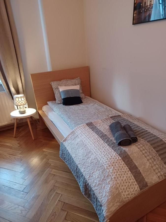 Real Vip Hostel Cracovie Extérieur photo